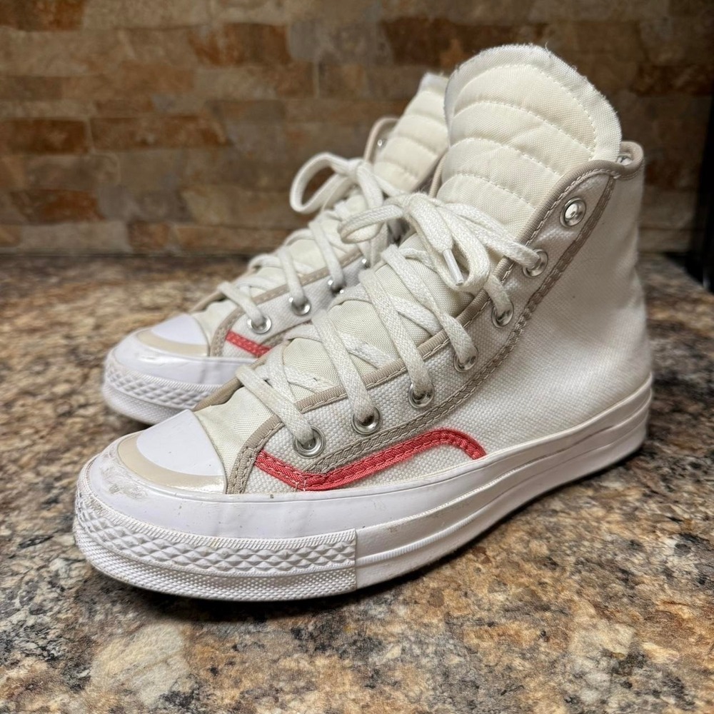 White and red Converse Chuck Taylor All Star Hi trainers with thick tongue - Picture 3 of 7